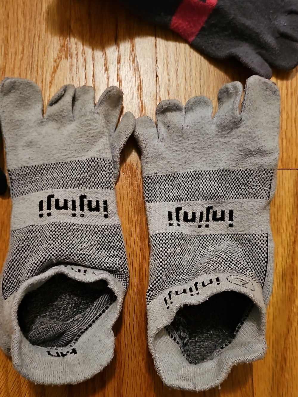 Injinji Black Toe Socks - 3 Pairs - Picture 6 of 9